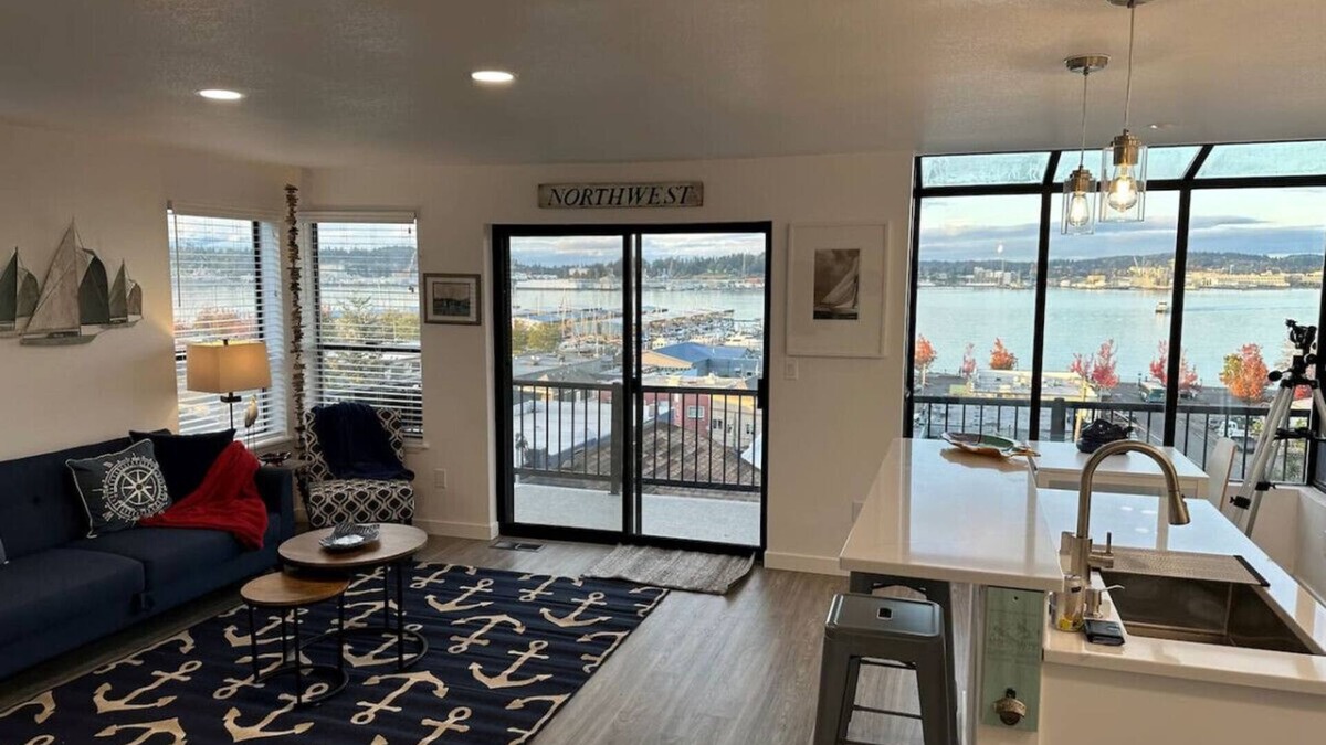 Retsil Condo | Port Orchard Executive Suite