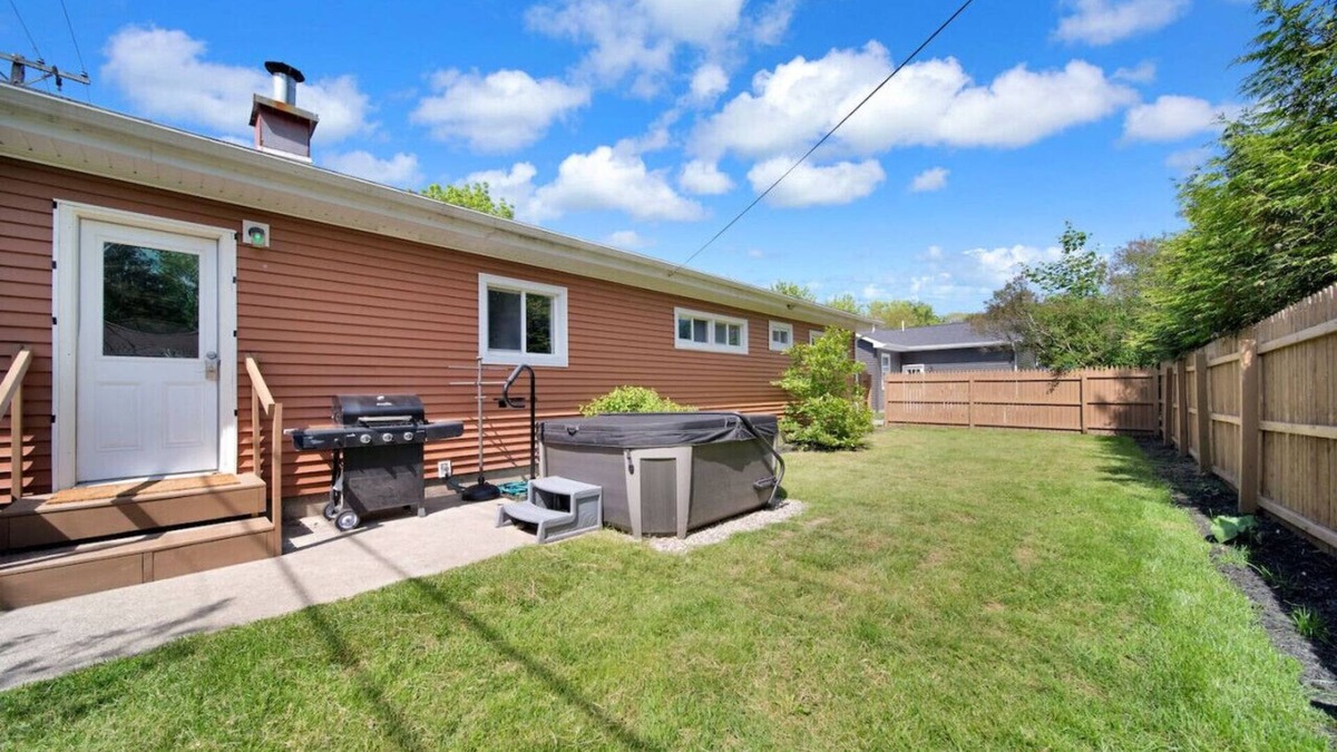Port Sanilac House | Port Paradise Hot Tub Open! Walk 2 DT, Beach&more