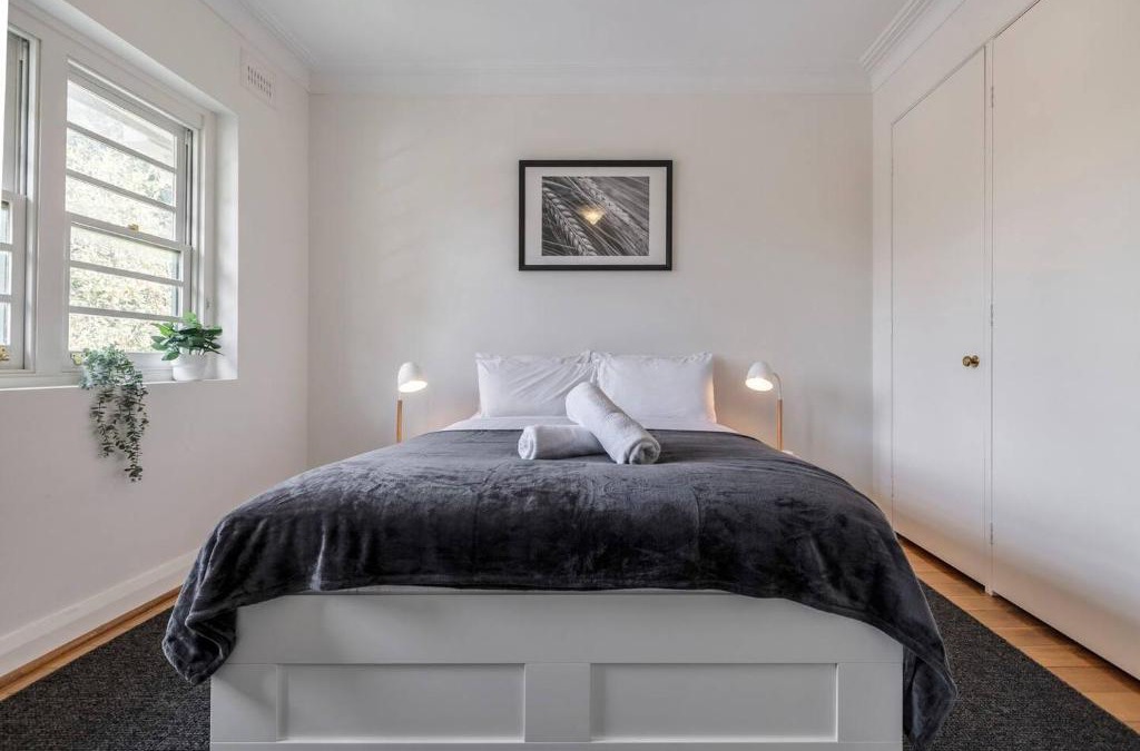 Albert Park Apartment | Port Phillip Bay Perfection in Albert Park