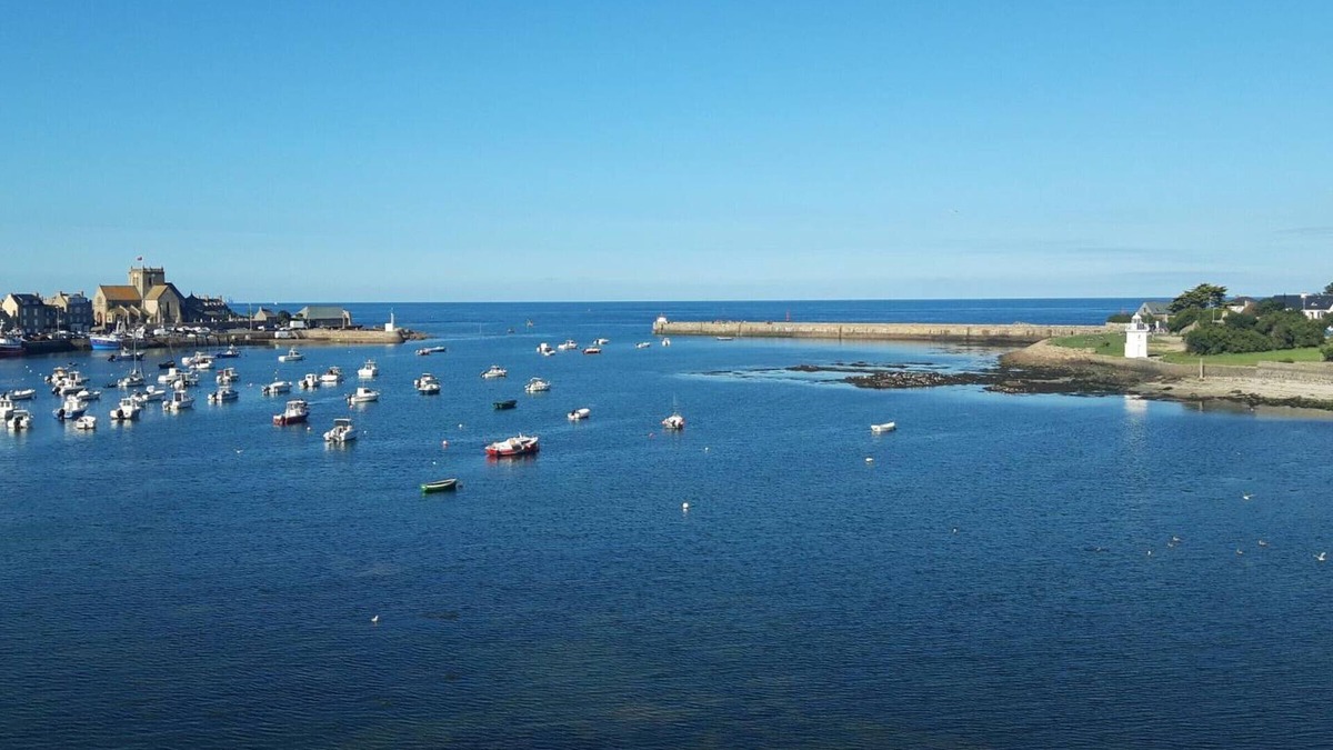 Barfleur Apartment | Port View Apartment in Barfleur with Parking