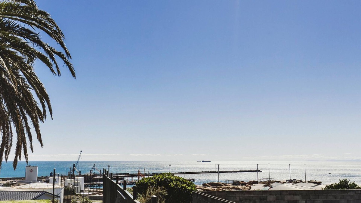New Plymouth House | Port View Paradise - A convenient access to central New Plymouth