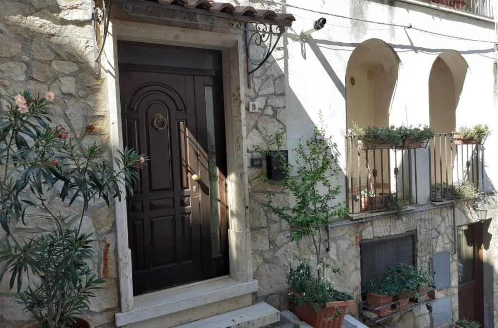 Roccavivara House | Porta del Colle