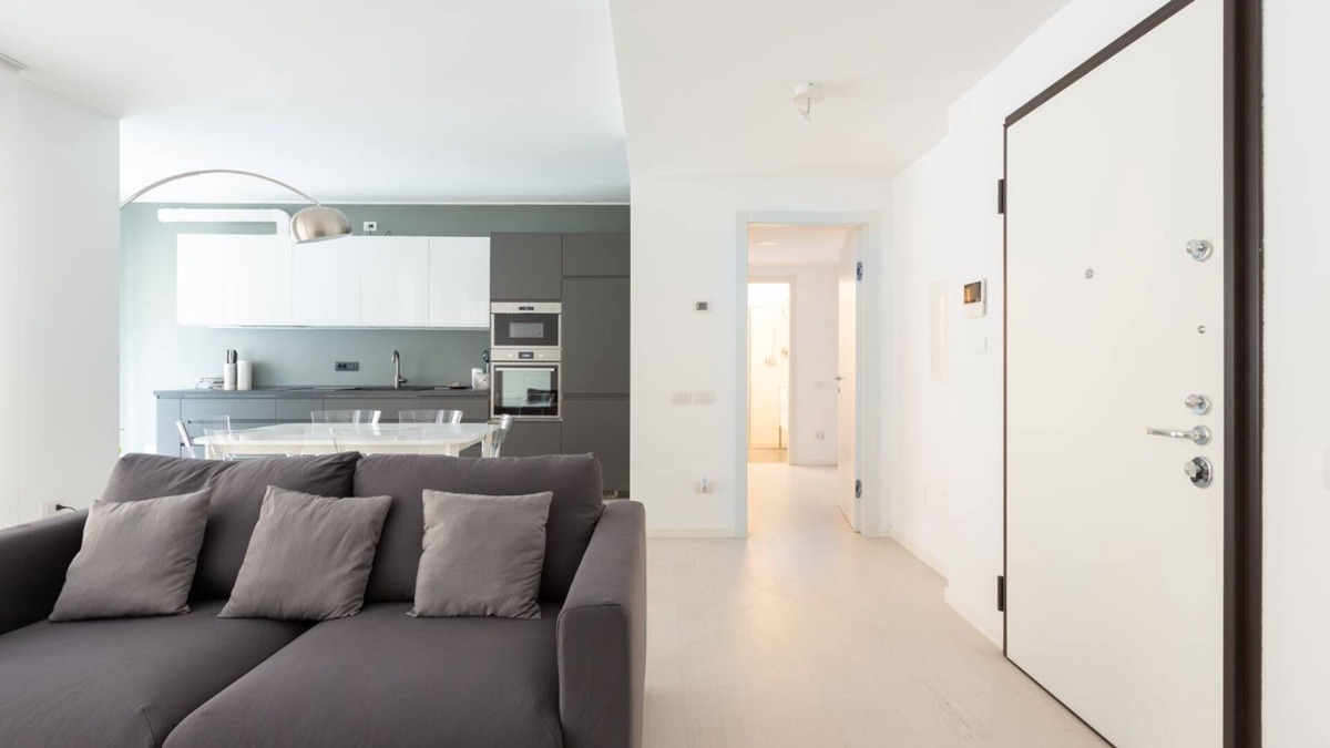 Varesine Apartment | Porta Nuova Spacious and Bright Apartment