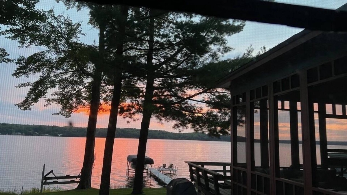 Houghton Cottage | Portage Lake Cottage - Your Perfect Lakefront Retreat in Michigan's UP!