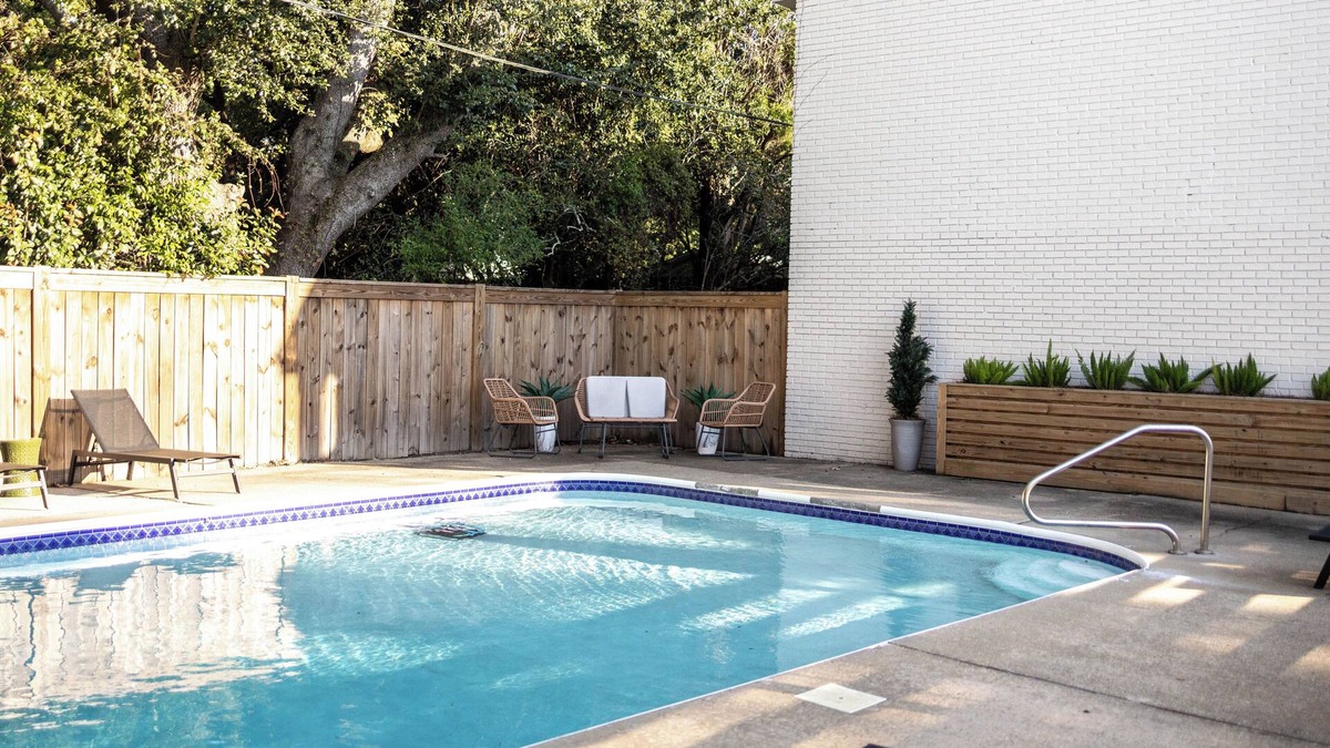 Biloxi Condo | Porter #10 - Perfect Ocean Springs location with Pool - near Beach and Downtown!