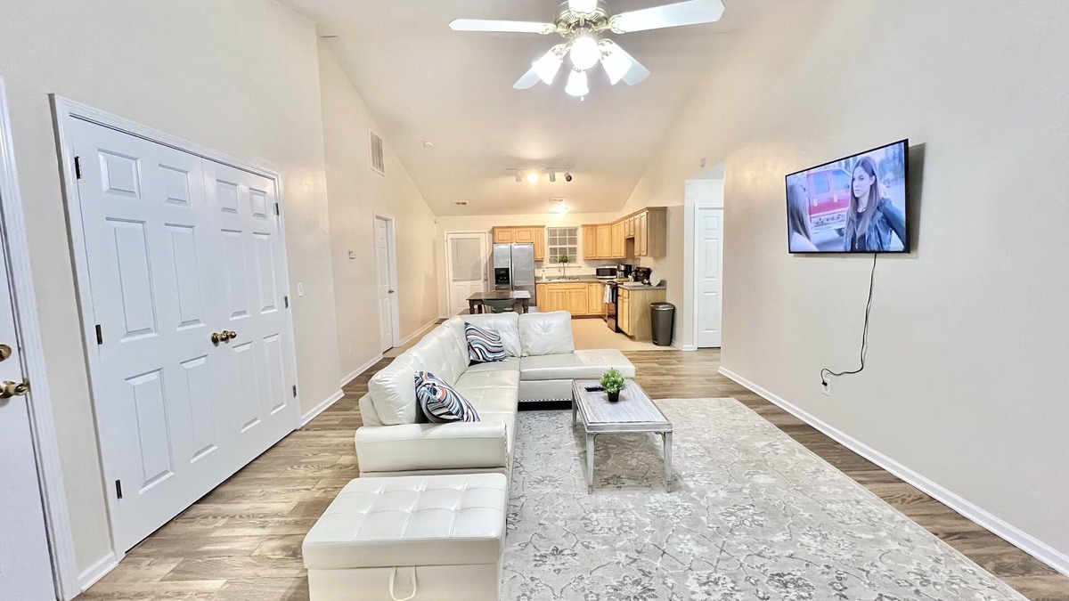 Valley Falls House | Portifino 3Br King suite in Boiling Springs