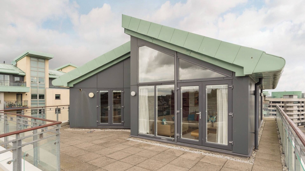 Newhaven Apartment | Portland Gardens [403] is a Modern 3 bedroom penthouse apartment in vibrant Leith