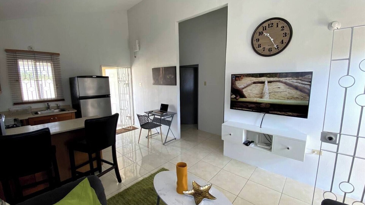 Caribbean Estates House | Portmore Haven: Secure Retreat with Beach Access
