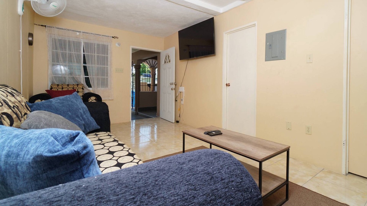Caribbean Estates House | Portmore Peaceful Stay n3BR House in Greater Portmore With AC and Hot water