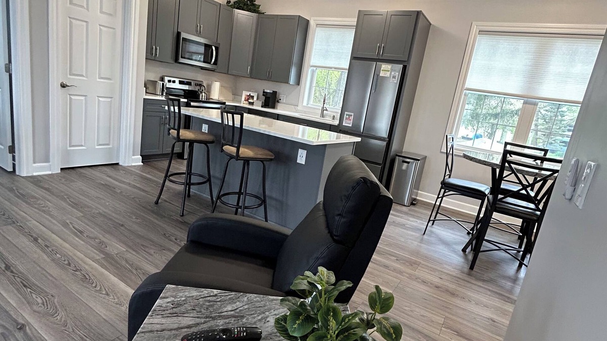 Portage Lakes House | Portview Carriage House - Attention to detail for the discerning travelers.