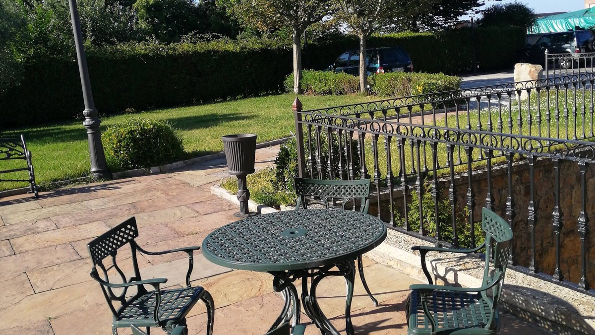 San Roman de la Llanilla House | Posada El Jardin de Angela