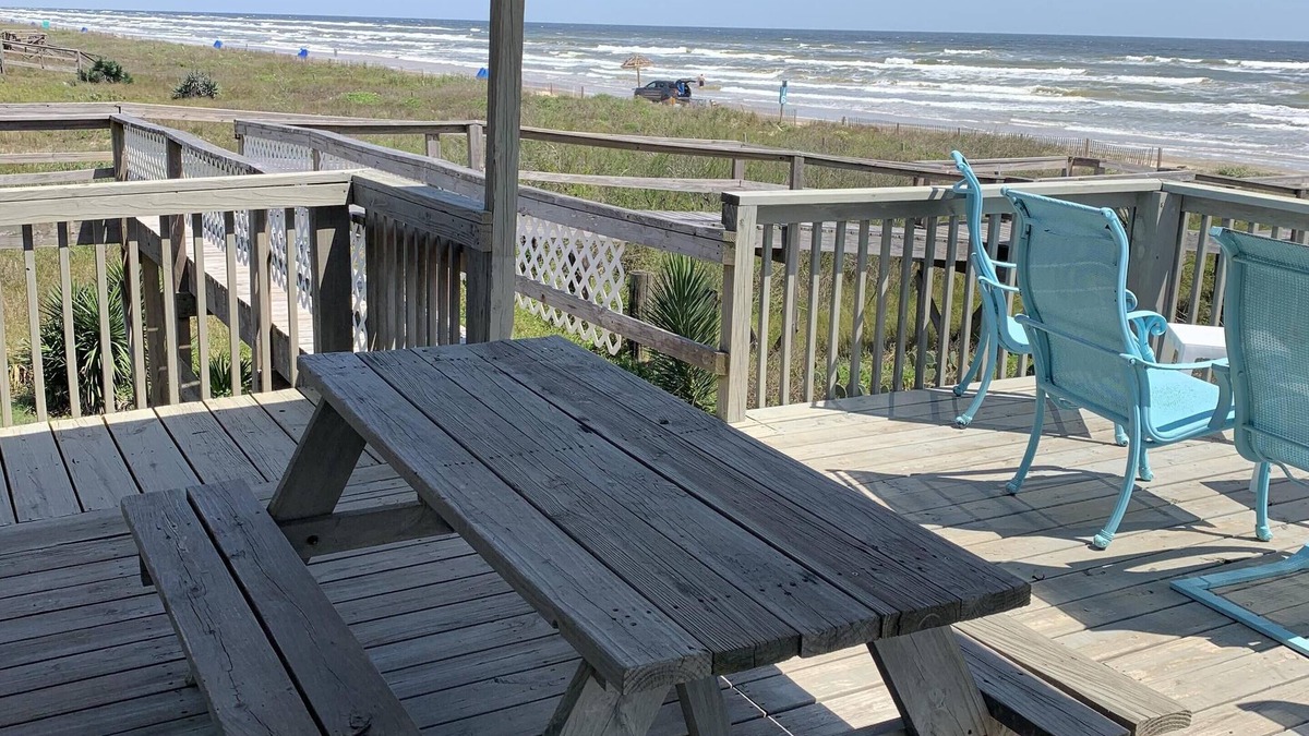 Surfside Beach House | Poseidon beachfront sleeps 6