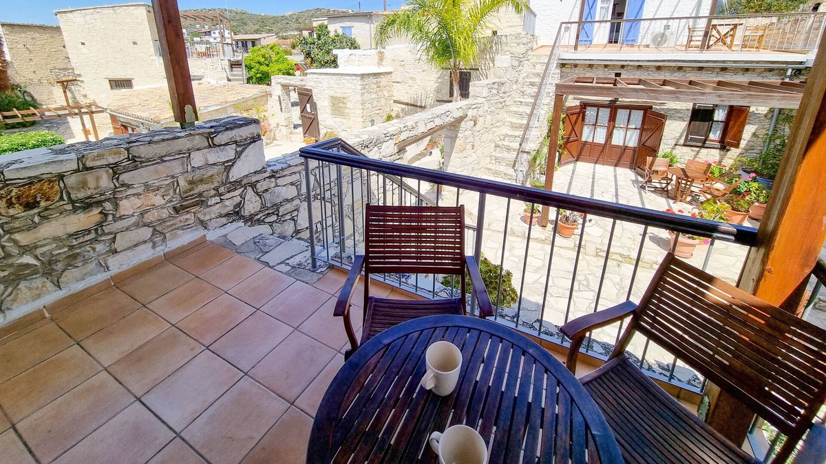 Skarinou Apartment | Poseidon Poolview Apartment