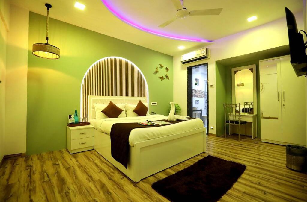 Kandivali East Villa | Posh 4.5 Bedroom villa with terrace and pool