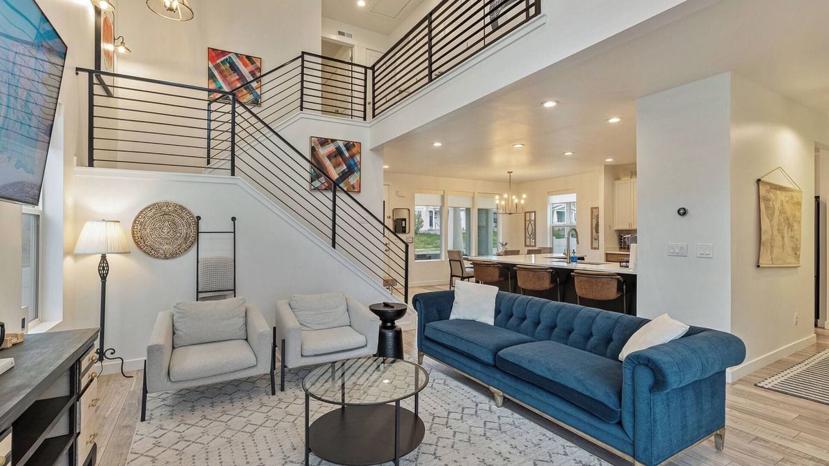 West Jordan House | Posh and Spacious 3 bed, 2.5 bath House with Surreal Views of Salt Lake County