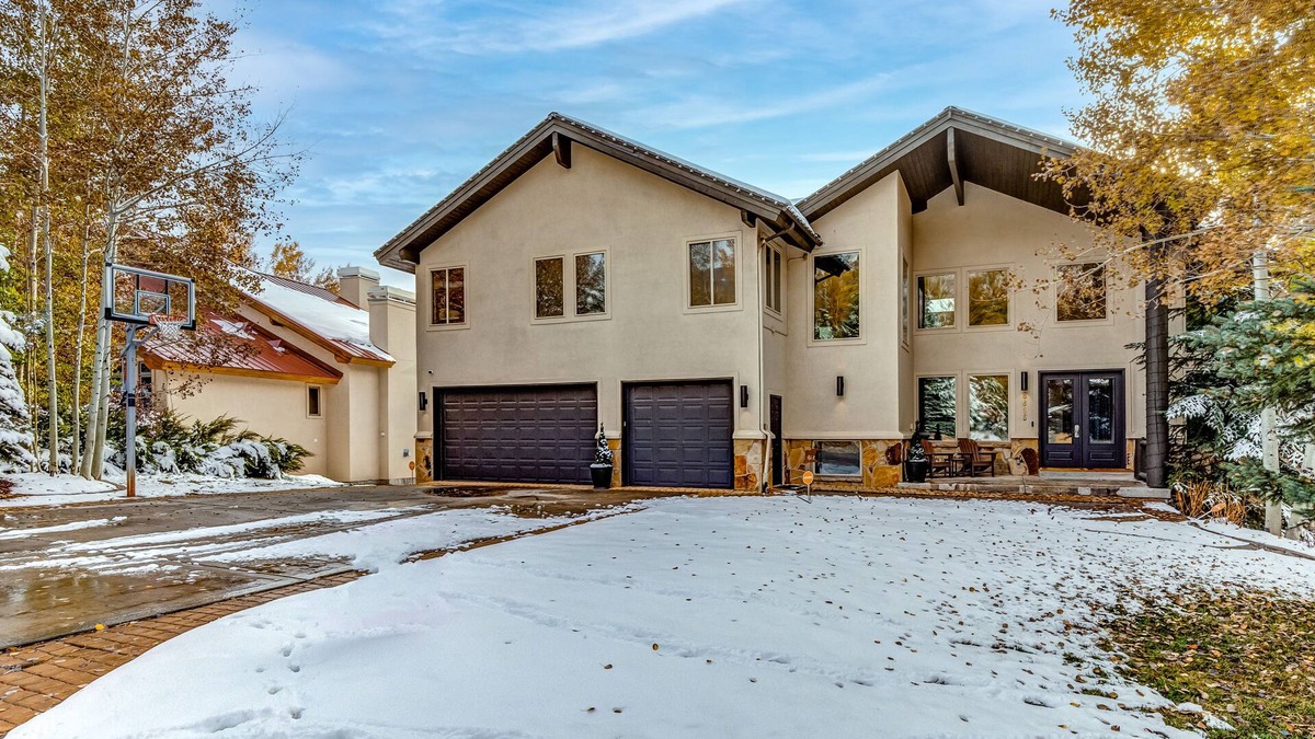 Summit Park House | Posh Park City Paradise | Designer Interior, Hot Tub, Game Room & Epic Deck