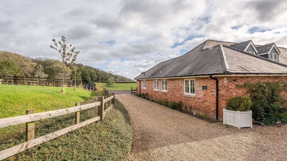 East Norton House | Positioned in a tranquil and totally private setting, Stables Cottage is a beautifully converted for