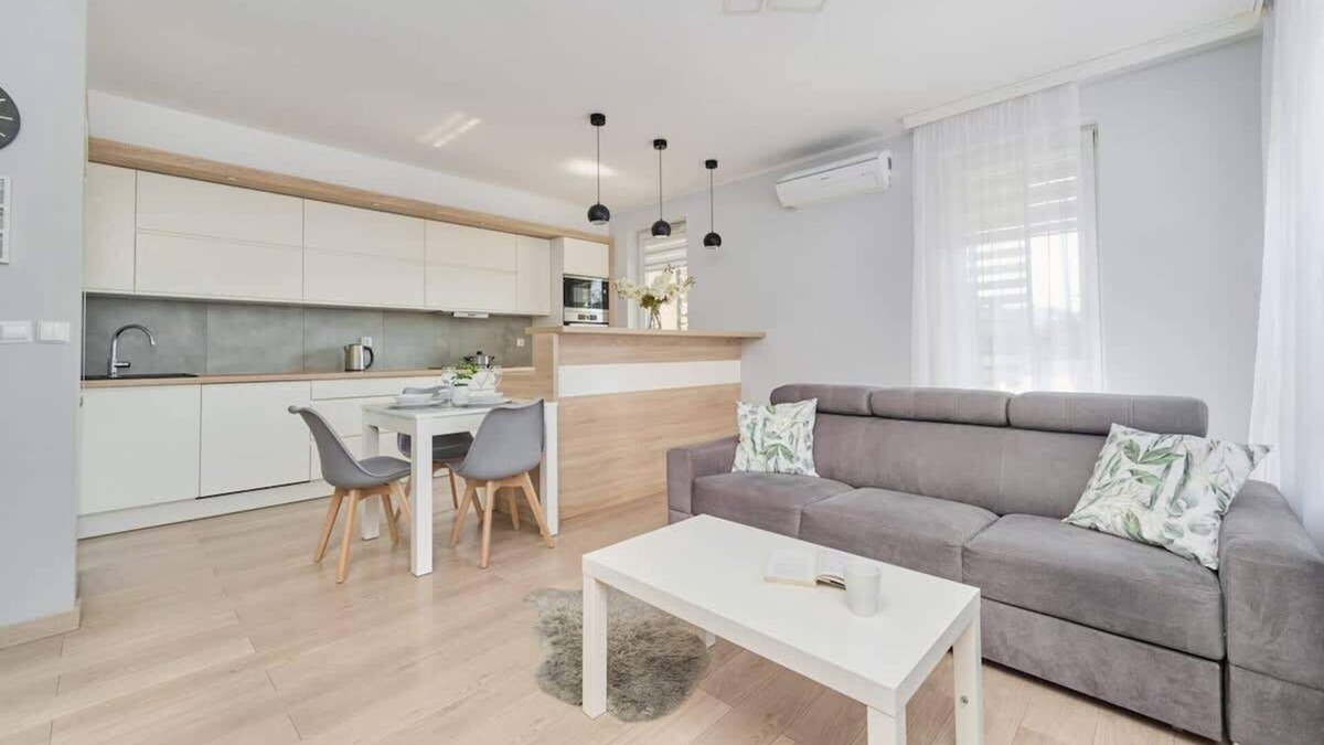 Fabryczna Apartment | Postępowa 85 | Striking Apartment | Parking