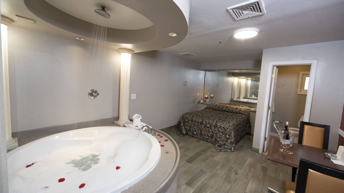 Avenel Hotel | Post Road Inn Motel