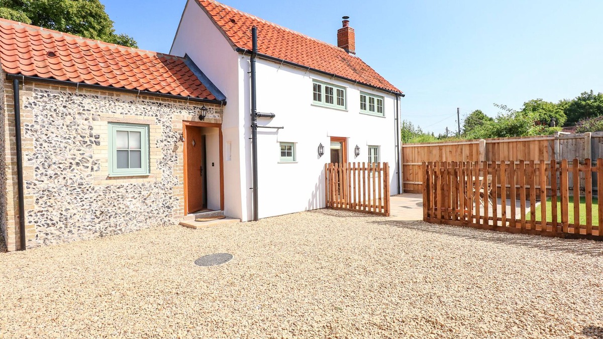 Feltwell Cottage | POSTBOX COTTAGE, pet friendly, character holiday cottage in Feltwell