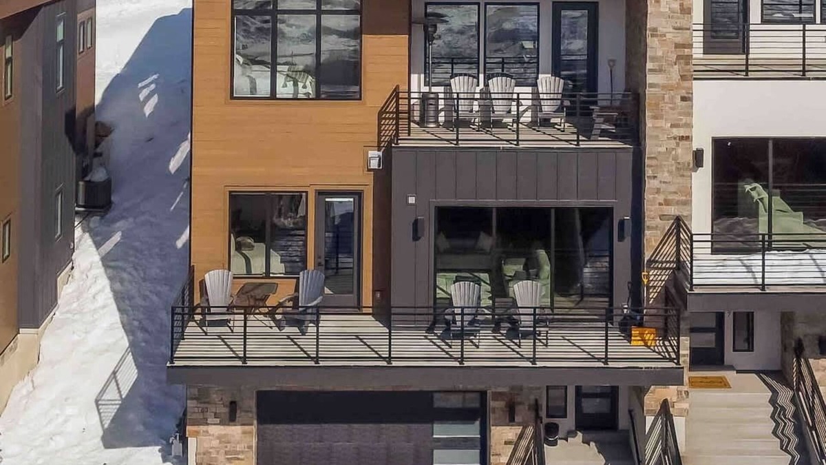 Hideout House | Postcard Views w/Luxury Touches & Hot Tub