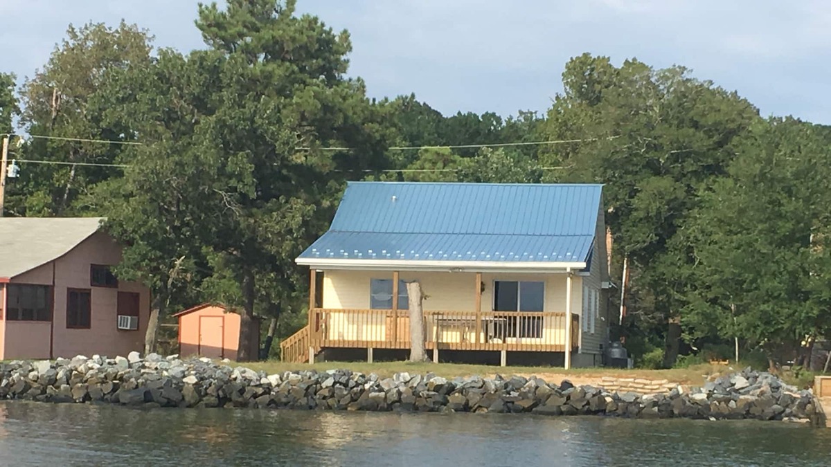 Valley Lee House | Potomac Vista Cottage by the Small Pond