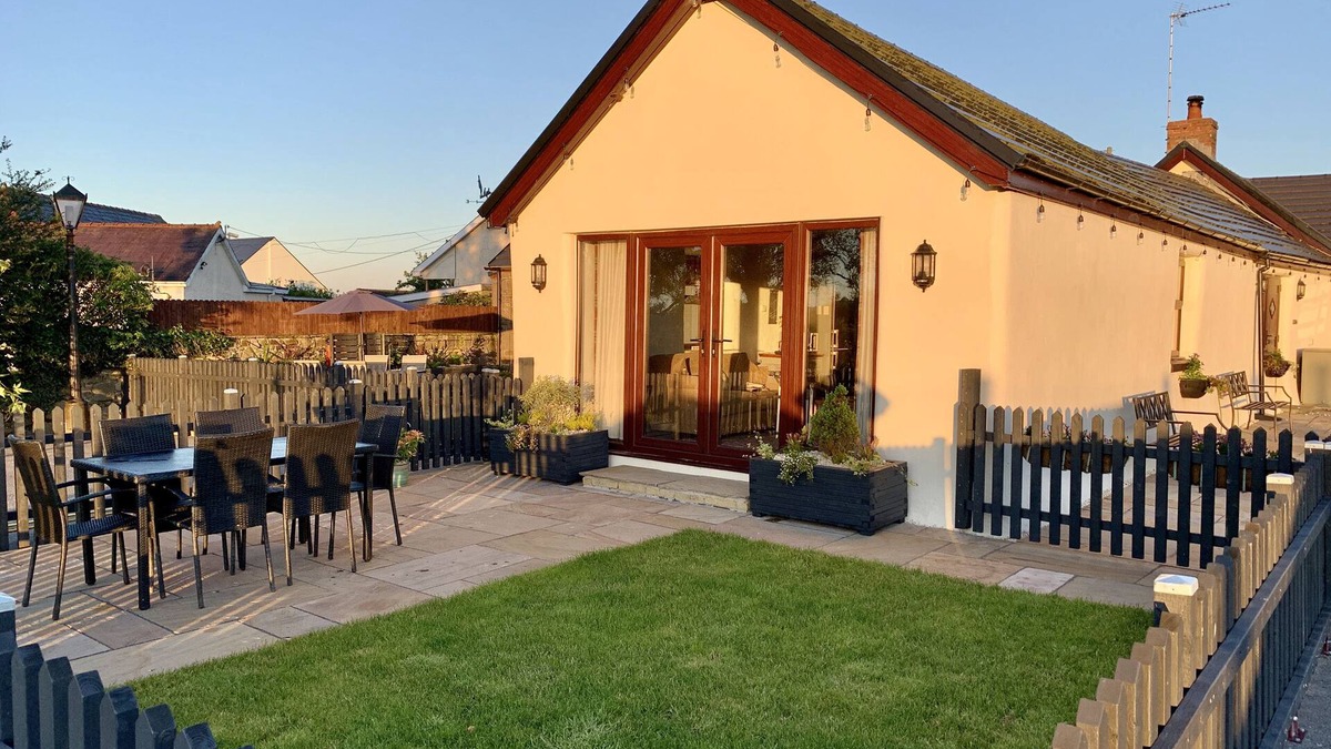 Kilgetty Cottage | POTTERS BARN, pet friendly, character holiday cottage in Kilgetty