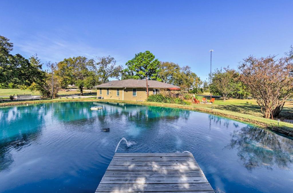 Pottsboro House | Pottsboro Home on 2 Acres with Hot Tub, Near Marina!