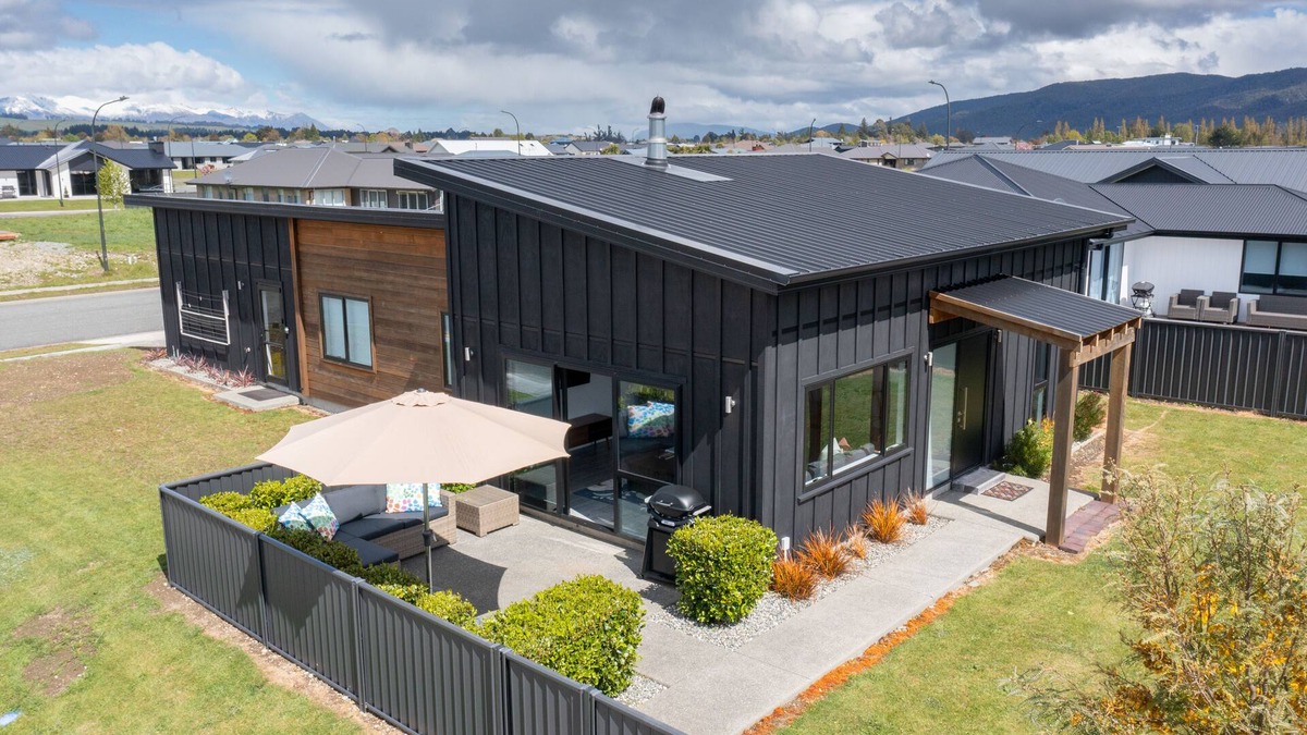 Te Anau House | Pounamu Paradise - Te Anau Holiday Home