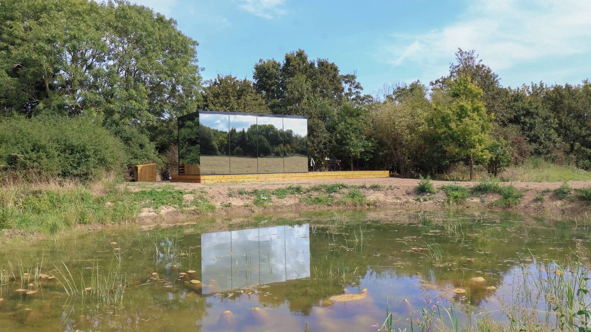 Saxmundham Cottage | POUND FARM MIRROR HOUSES: POND ÖÖD, with hot tub in Framlingham