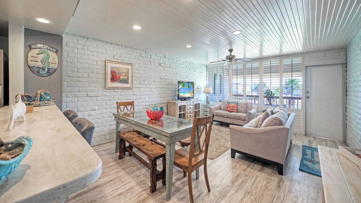 Shibui Sands House | Pour Me a Vacation | Mins to Beach, Community Pool+Tennis Court, Private Balcony