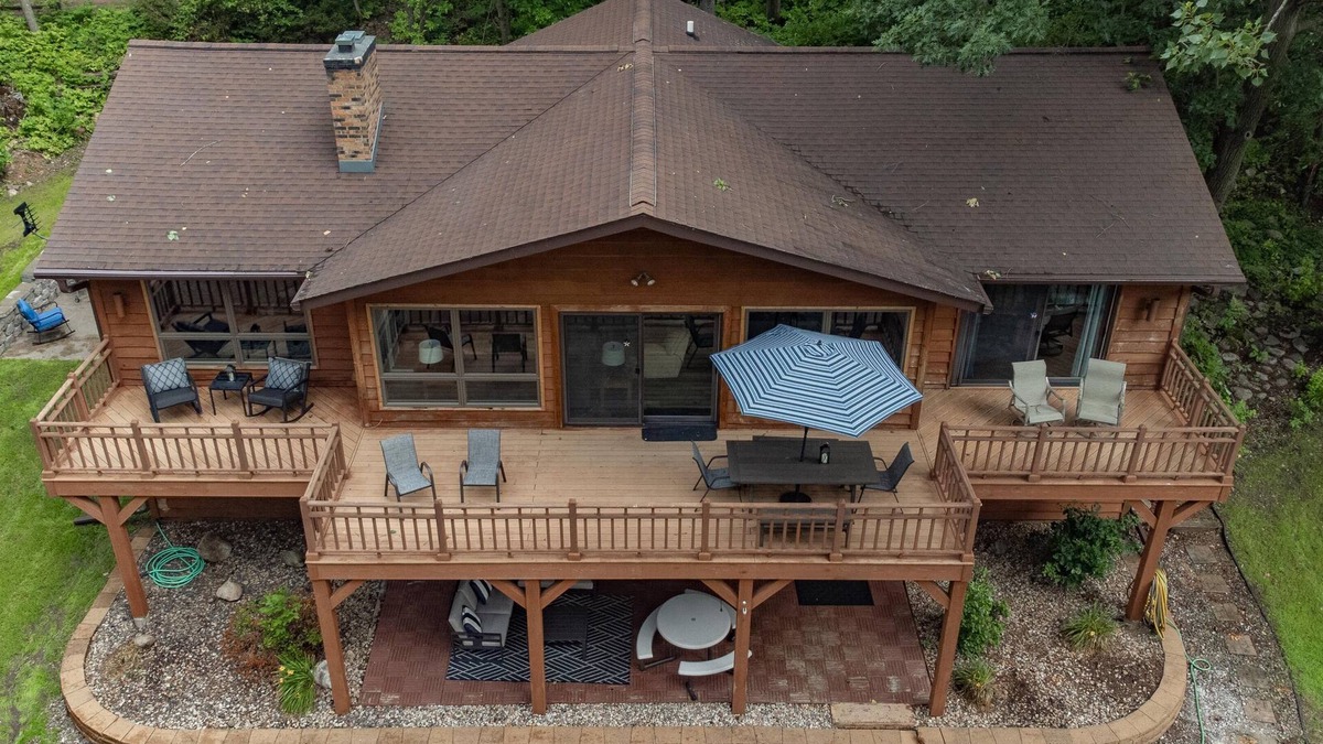 Holcombe Cabin | Poverty Point on Lake Holcombe
