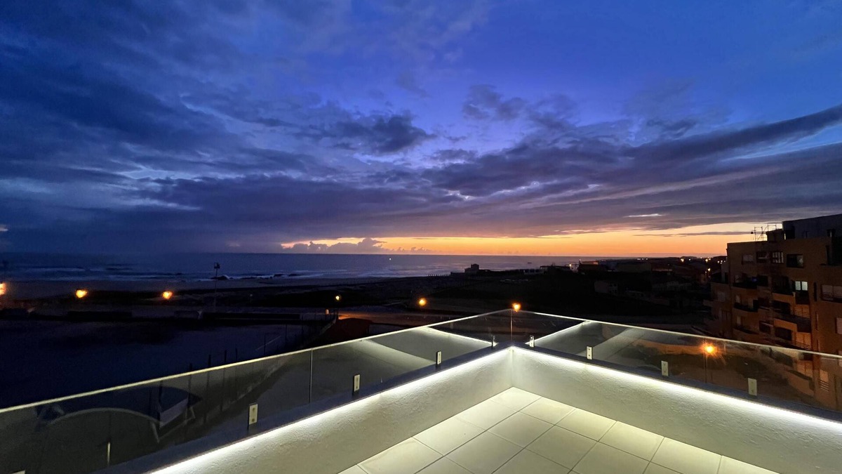 A Ver-o-Mar Apartment | Povoa de Varzim-Sleeps4-Beachfront-Ac-Parking