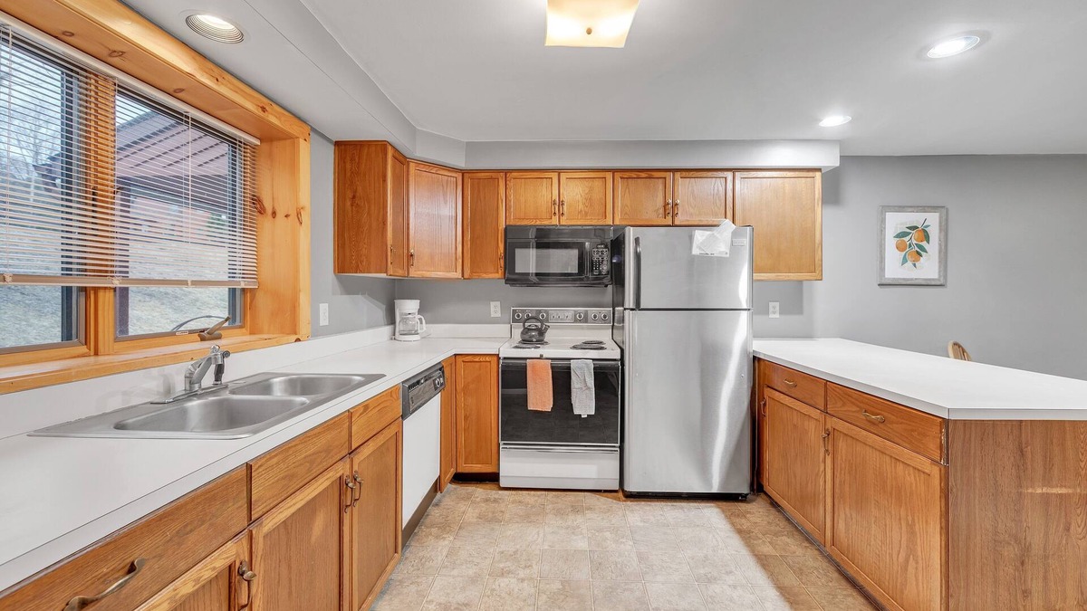 North Creek House | Powder Pass 11j - Cozy End Unit Retreat 3 Bedroom Townhouse by The Summit at Gore Mountain