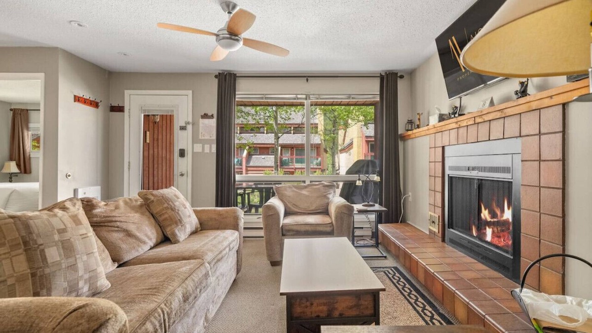East Kootenay Apartment | Powder Peak | Ski In-Out | Pools & Hot Tubs Access