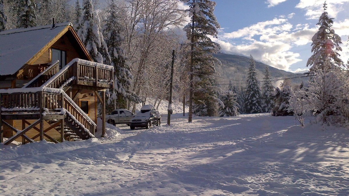 Revelstoke Apartment | POWDER SWEET! Under 1min Drive or Short Walk to Gondola!