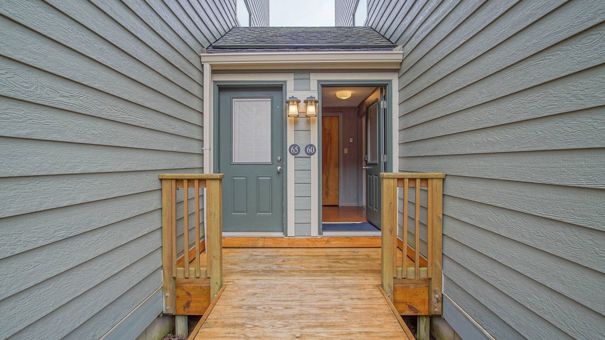Snowshoe Condo | Powderidge 60: Slope Side, Fireplace, Spacious Deck