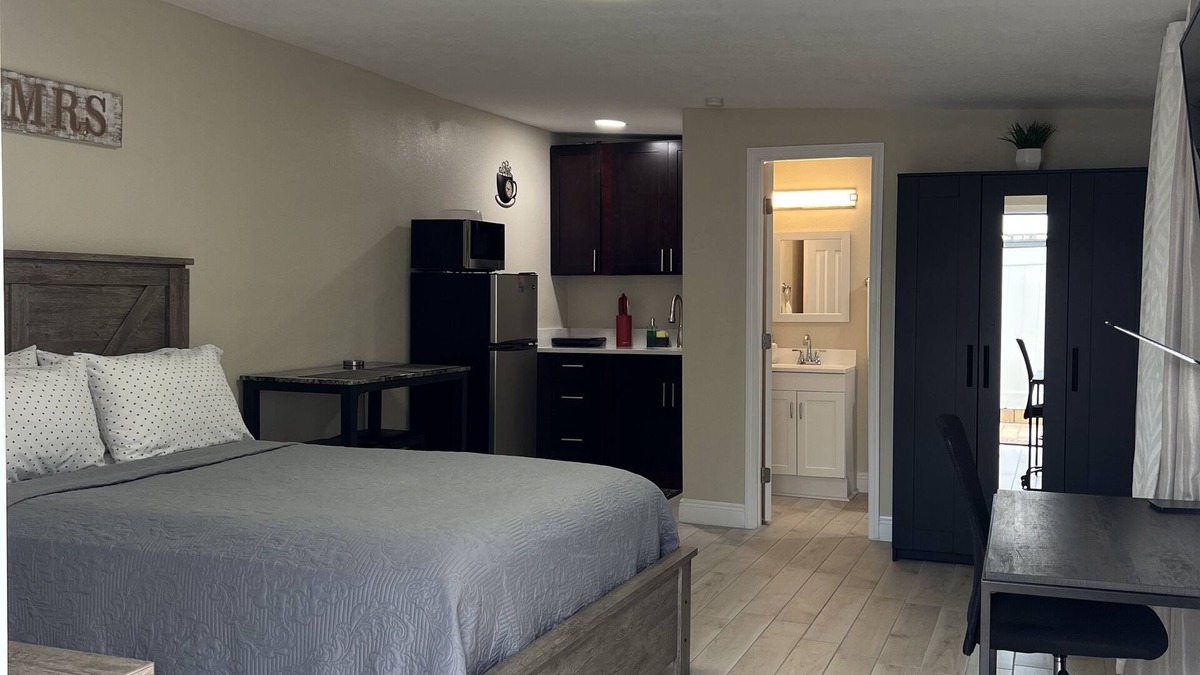 Egypt Lake-Leto Apartment | Powhatan suite 3 just 5 mins away from Raymond James Stadium