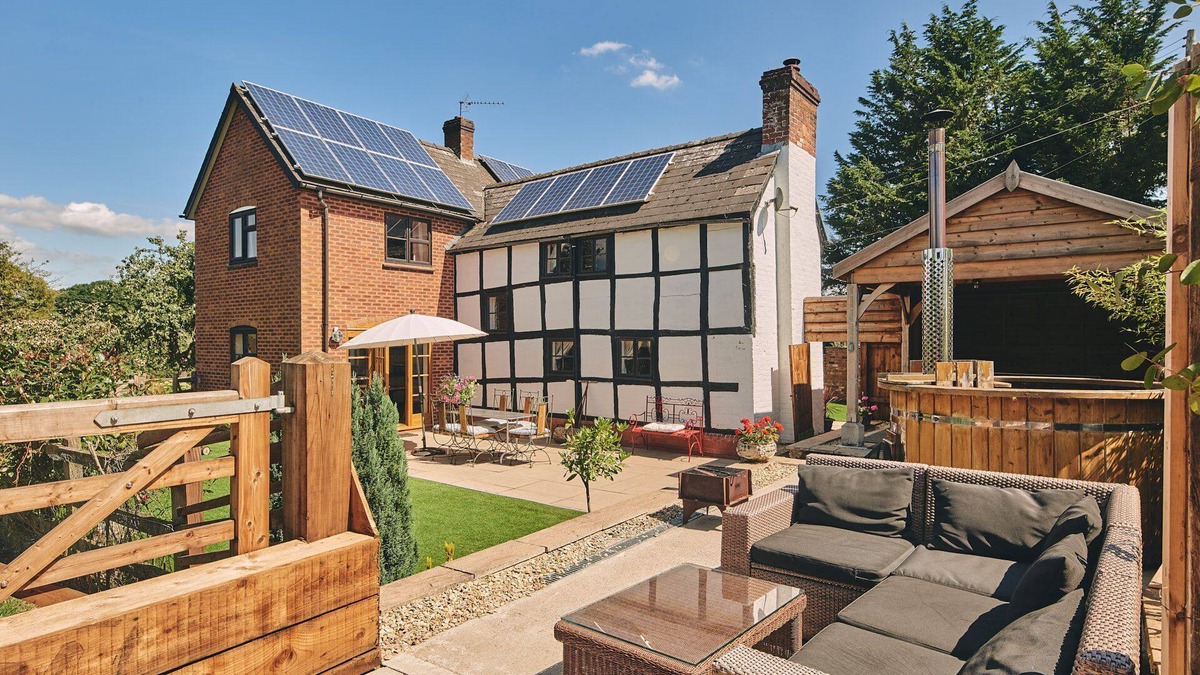 Pembridge Apartment | Powk Meadow Farmhouse - Luxury Cottages