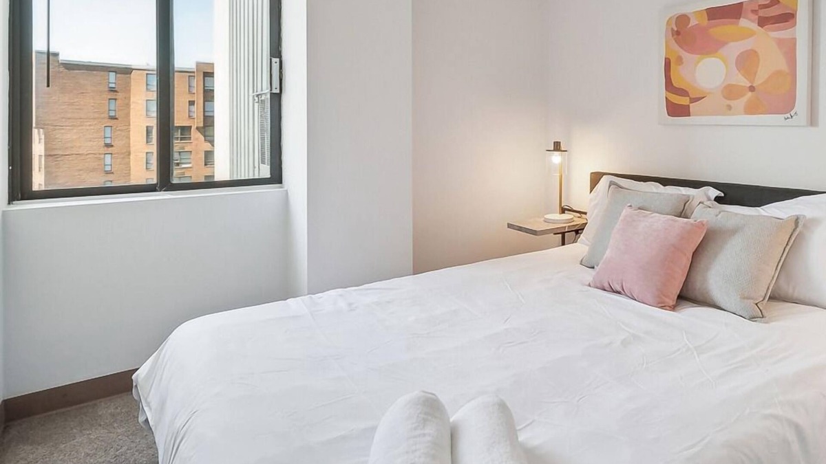 Downtown Harrisburg Apartment | PP 1002 Modern Corporate 2br, pool, Gym