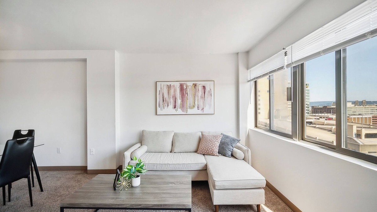 Downtown Harrisburg Apartment | PP 1111 Modern Corporate 1br, pool, Gym