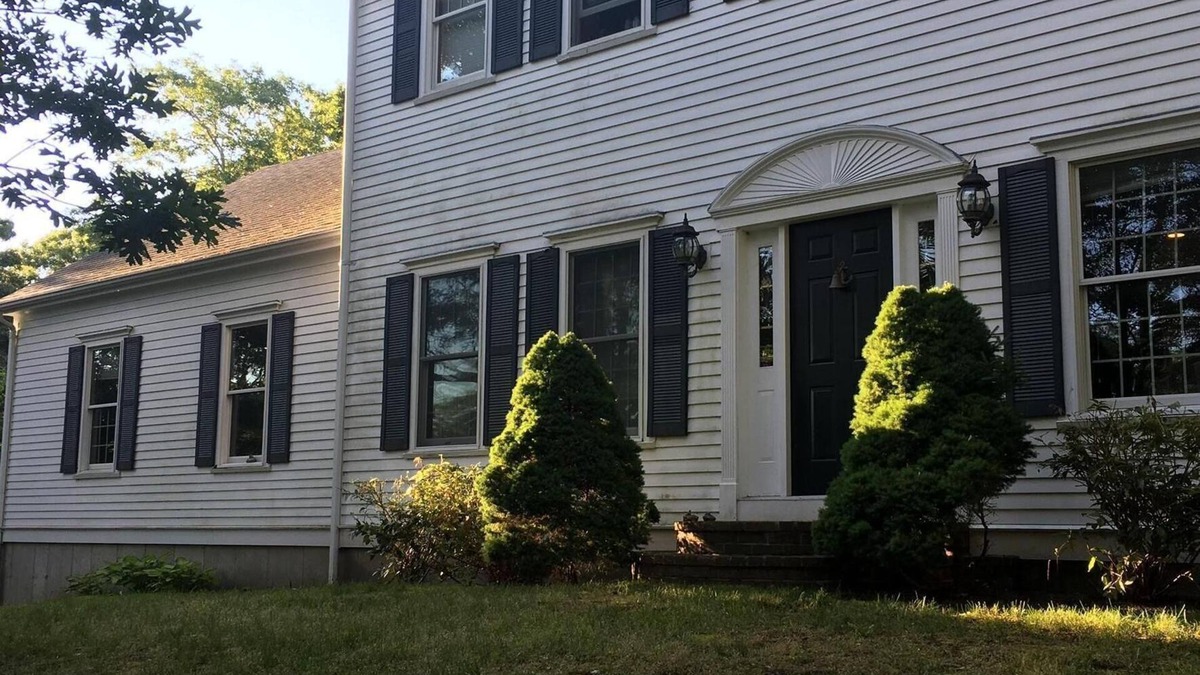 West Barnstable House | PPP Peaceful, private with a pool! nHouse on a Hill in a quiet neighborhood.