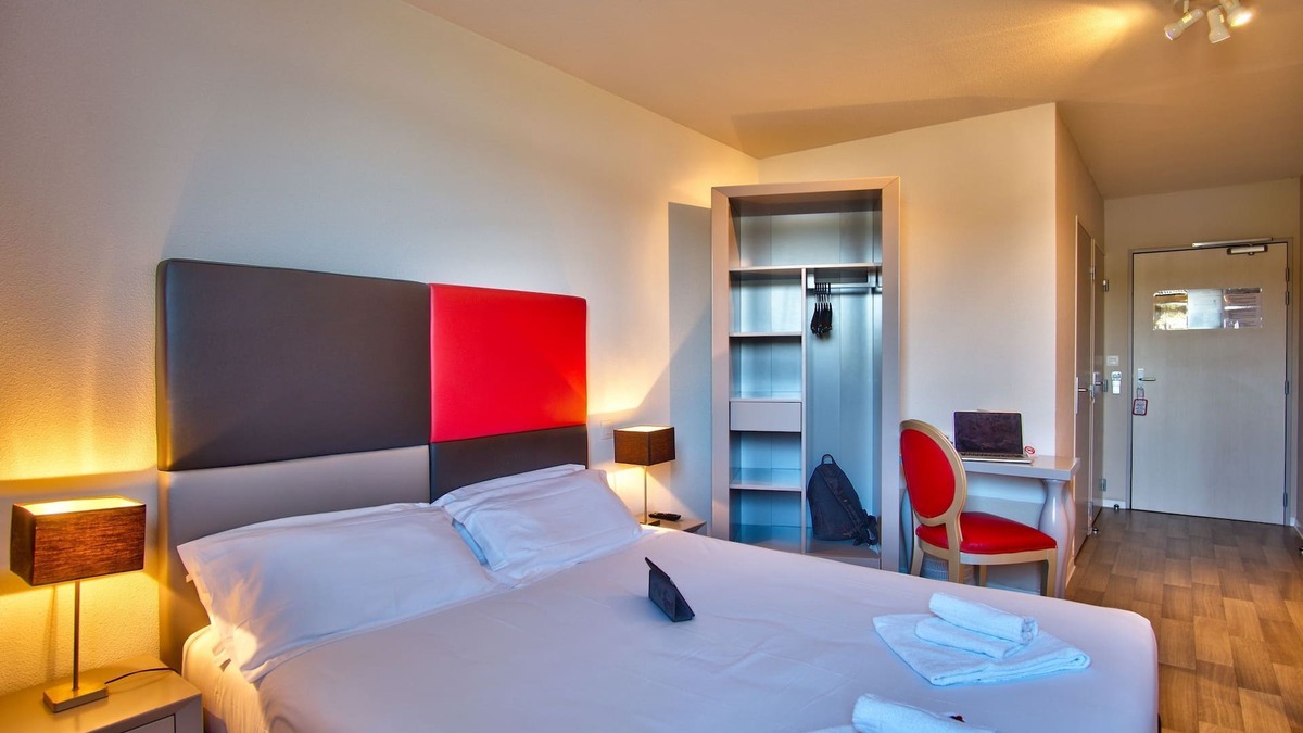 Lahonce Hotel | Près de l'Aéroport | Chambre Cozy | Parking+Wifi