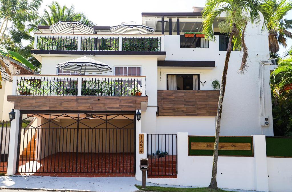 Monacillo Urbano House | PR1654-5 Private Rm w Keypad Qn Bed Balcony EasyParking