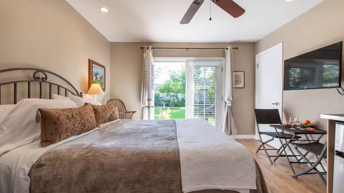 North Mountain Apartment | Practice Tiny House Living, with large gardens!