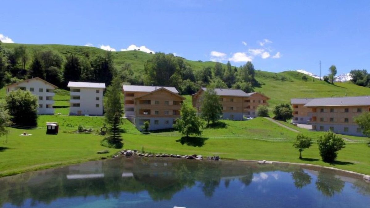 Rueun Apartment | Pradas Resort - 2.5 Zimmer Premium by Interhome