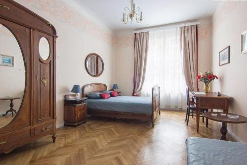 Prague 6 Apartment | Prague Castle apartment Vintage