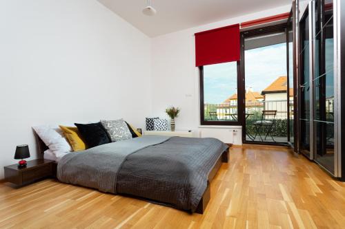 Vinohrady Apartment | Prague Days - Family 2BDR apt - Garage Parking - Balcony