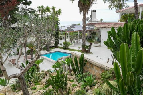 Capo Rizzuto Bed & Breakfast | Praialonga Suites with Pool and Garden