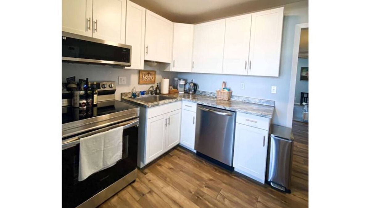 Topeka Condo | Prairie Condo - Comfortable and Convenient